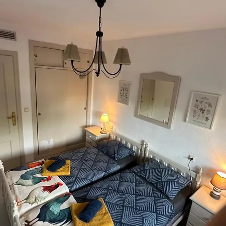 Bajo El Gallo * Торевьиа